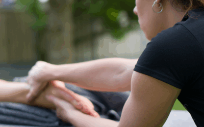 Re-integratie na burn-out: Hoe holistische massage en natuurcoaching de terugkeer op de werkvloer vergemakkelijken