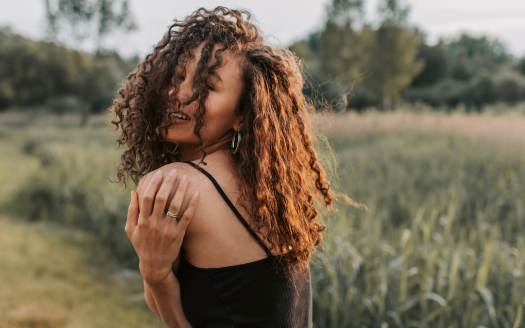 HSP en sociale druk | waarom hoogsensitieve vrouwen zich vaak anders voelen
